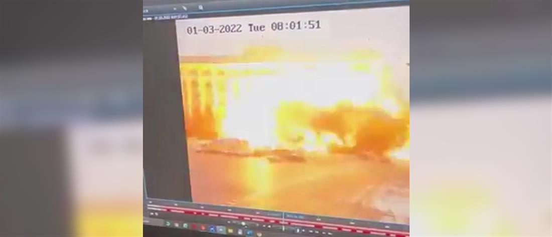 Πόλεμος στην Ουκρανία - Χάρκοβο: πύραυλοι και εκρήξεις σε σπίτια και αυτοκίνητα (εικόνες)