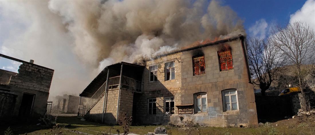 Ναγκόρνο Καραμπάχ: Αρμένιοι πυρπολούν τα σπίτια τους πριν τα εγκαταλείψουν (εικόνες)