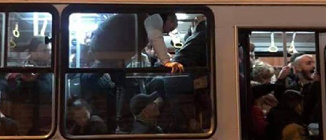 Εικόνα ντροπής: Επιβάτες… “ίπτανται” σε αστικό λεωφορείο