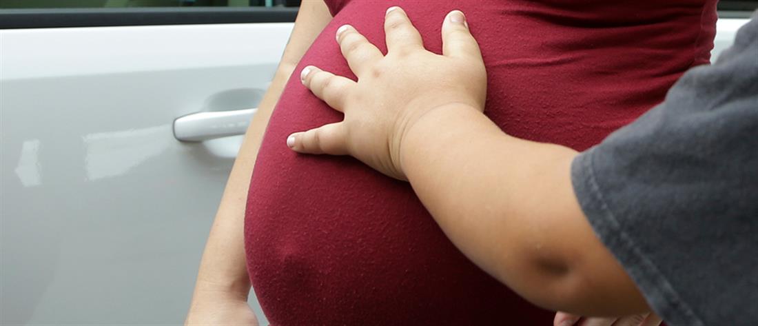 Εμβόλιο κατά του κορονοϊού στην εγκυμοσύνη: Η ανακοίνωση της ΕΜΓΕ