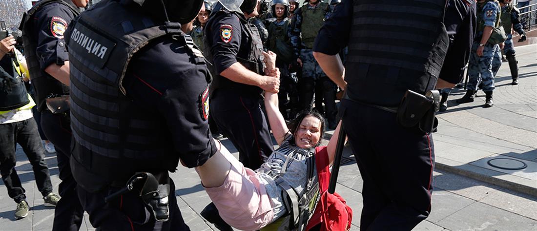 Εκατοντάδες συλλήψεις σε αντικυβερνητική διαδήλωση στη Μόσχα (εικόνες)