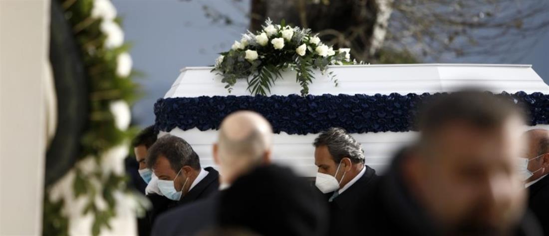 Τραγωδία στα Τέμπη: Αβάσταχτος πόνος στην κηδεία του 28χρονου Σωτήρη (εικόνες)