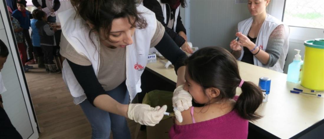 Μαζικός εμβολιασμός παιδιών και εφήβων στο ΚΥΤ της Μόριας
