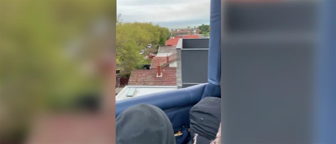 Μελβούρνη: Αερόστατο κάνει “τρελή” πτήση και πέφτει σε κτήριο (βίντεο)