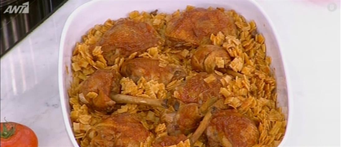 Συνταγή για κοκκινιστό κοτόπουλο με πετιμέζι και χυλοπίτες από τον Πέτρο Συρίγο