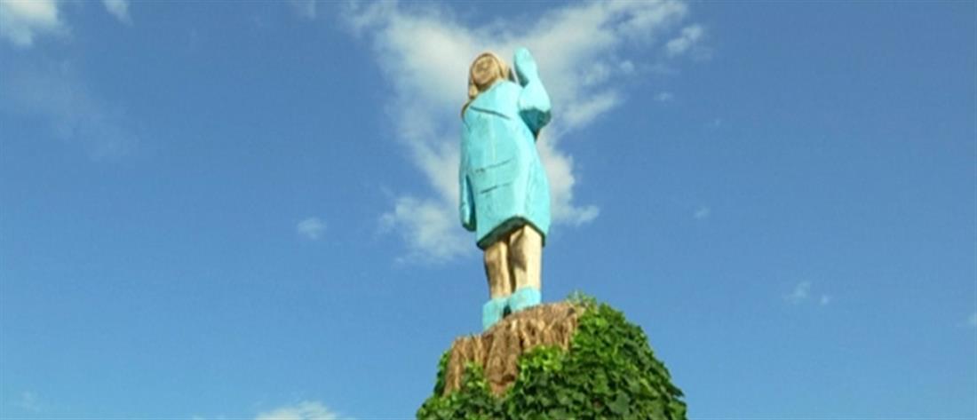 Το άγαλμα για την Μελάνια Τραμπ μοιάζει με την… “Στρουμφίτα” (βίντεο)