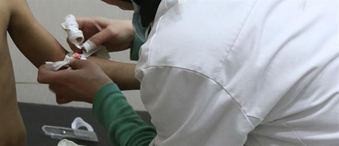 Κορονοϊός: Ανεμβολίαστη νοσοκόμα τέθηκε σε αναστολή καθηκόντων