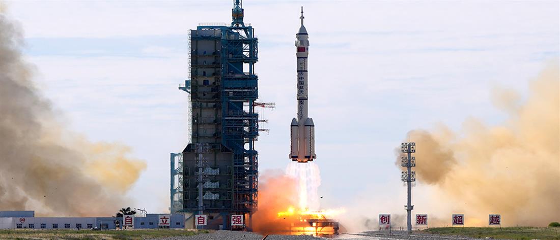 Κίνα: Απογειώθηκε το επανδρωμένο διαστημόπλοιο Shenzhou-12 (εικόνες)