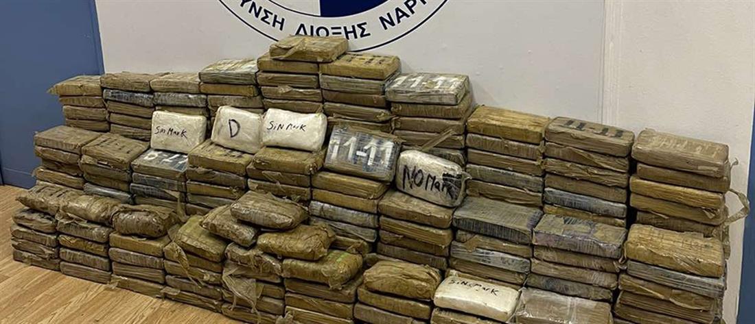 Πειραιάς: Κοκαΐνη κρυμμένη σε κοντέινερ με τσουβάλια καφέ (εικόνες)