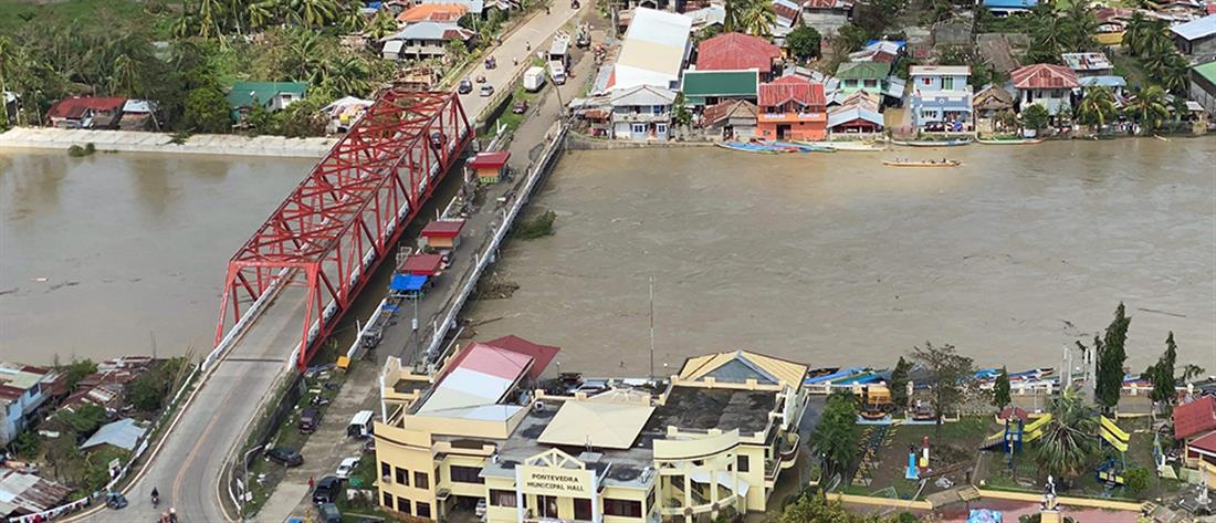 Θρήνος στις Φιλιππίνες μετά τον φονικό τυφώνα (εικόνες)