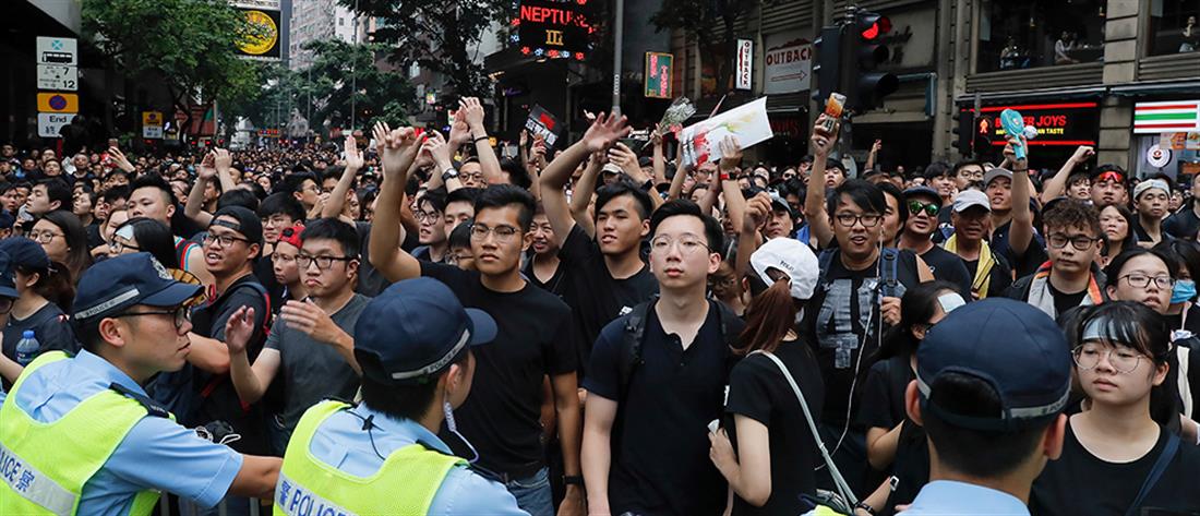 Χονγκ Κόνγκ: ζήτησε συγνώμη και αποσύρει το επίμαχο νομοσχέδιο η Λαμ