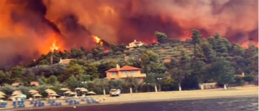 Φωτιά στην Εύβοια - Ροβιές: εκκένωση του οικισμού και με πλοία (βίντεο)