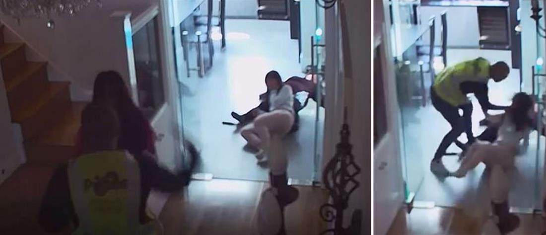 Βίντεο- σοκ: Επίθεση ντελιβερά σε γυναίκες που του άνοιξαν την πόρτα