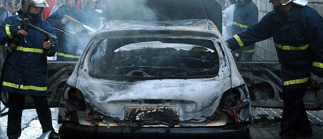 Εξάρχεια - Αργυρούπολη: Εμπρηστικές επιθέσεις σε ΜΑΤ και αυτοκίνητα