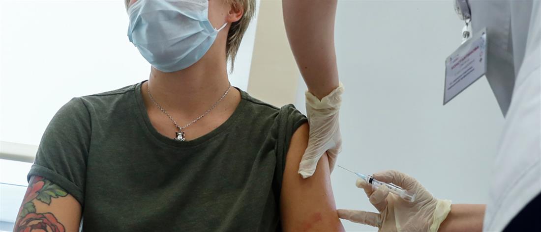Κορονοϊός: Γιατί όσοι έχουν κάνει εμβόλιο θα πρέπει να φοράνε μάσκα
