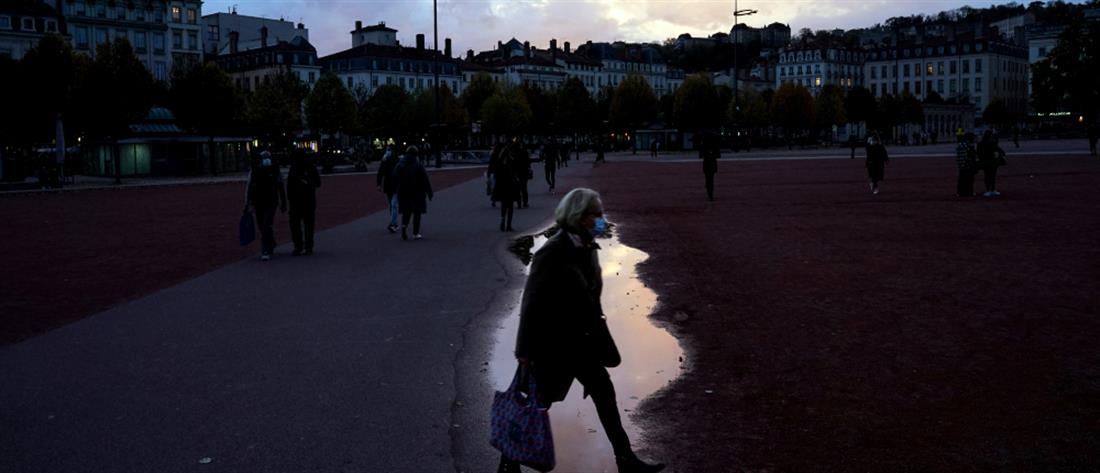 Κορονοϊός – Γαλλία: “εκτοξεύτηκε” πάλι ο ημερήσιος αριθμός κρουσμάτων