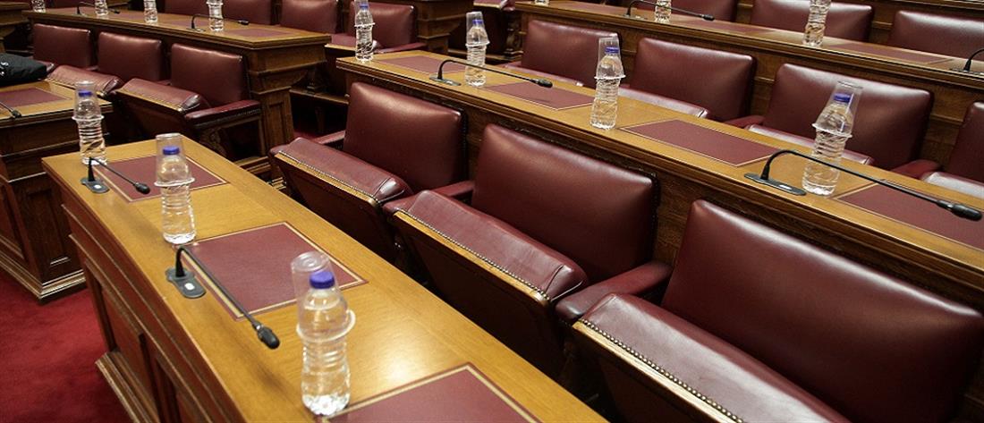 Βουλευτής αρνείται να φορέσει γραβάτα στο κοινοβούλιο