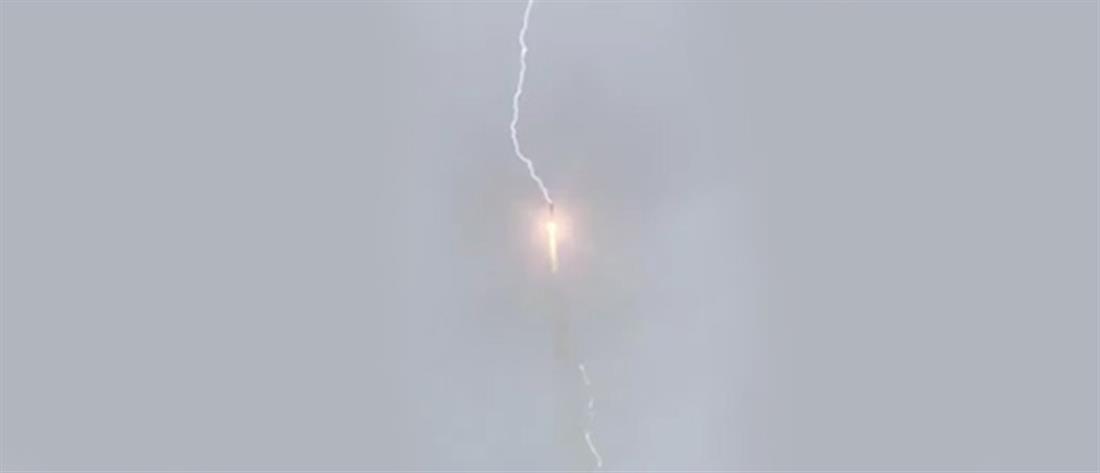 Κεραυνός χτύπησε πύραυλο Soyuz κατά την εκτόξευση του (βίντεο)