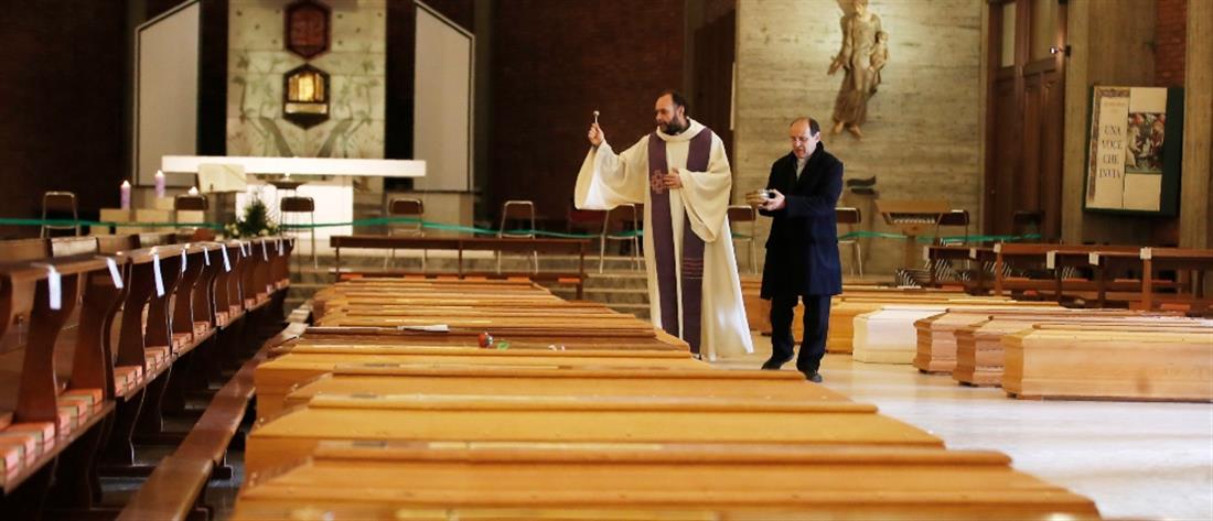 Ιταλία: Θύματα του κορονοϊού θάφτηκαν από λάθος σε ομαδικούς τάφους
