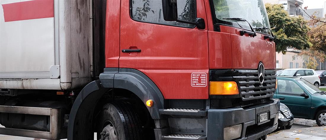 Θεσσαλονίκη: Νεκρός οδηγός που παρασύρθηκε από την καρότσα του φορτηγού του