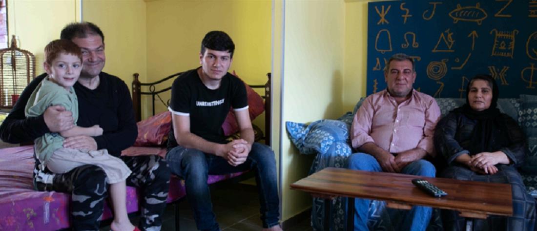 Οικογένεια προσφύγων περιθάλπει τον Έλληνα σπιτονοικοκύρη της που έμεινε κατάκοιτος