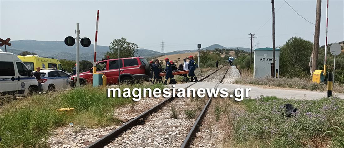Βόλος: τρένο παρέσυρε μηχανή - Nεκρός ο οδηγός (εικόνες)