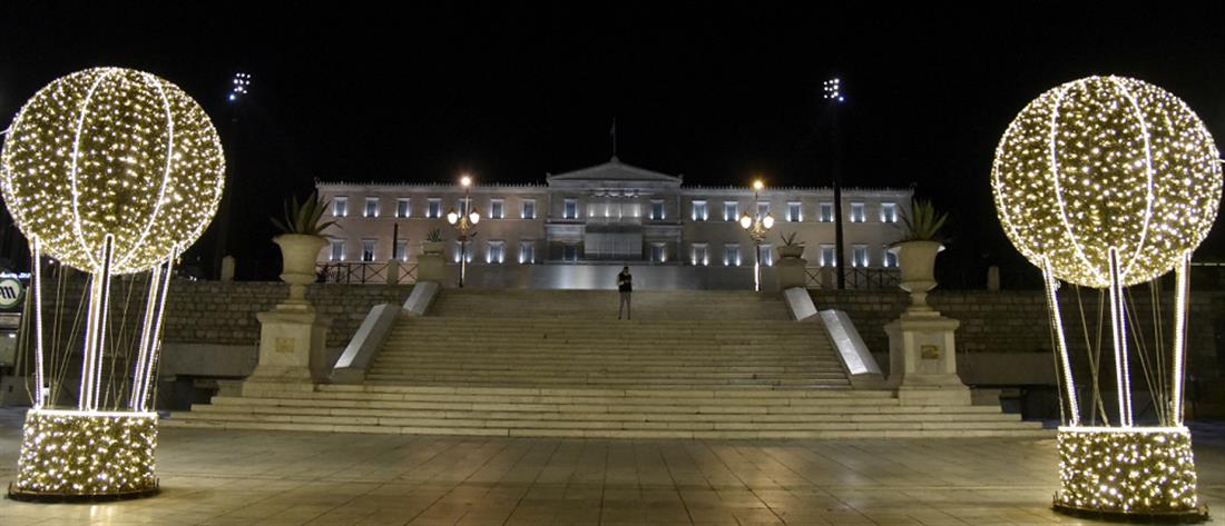 Πρωτοχρονιά: άδεια η Αθήνα την πρώτη νύχτα του 2021 (εικόνες)