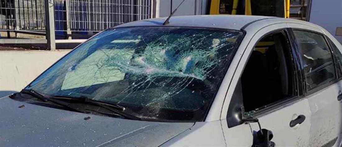 Οπαδική βία: Του έσπασαν το αυτοκίνητο και τον λήστεψαν (εικόνες)