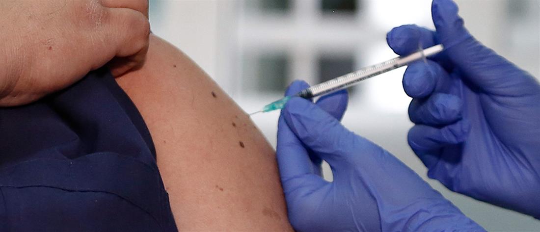 Υποχρεωτικός εμβολιασμός: Καμιά παράταση στο πρόστιμο των 100 ευρώ