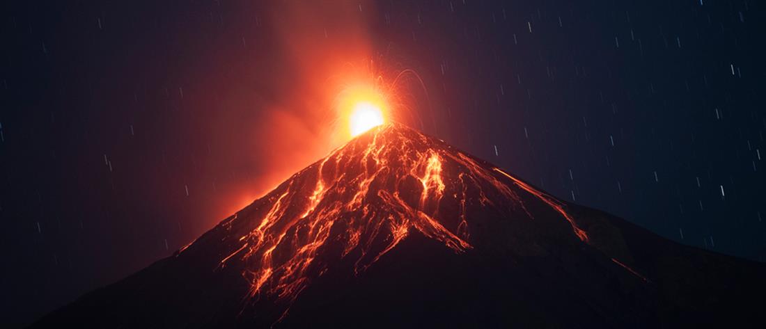 “Ξύπνησε” ξανά το ηφαίστειο Φουέγο (εικόνες)
