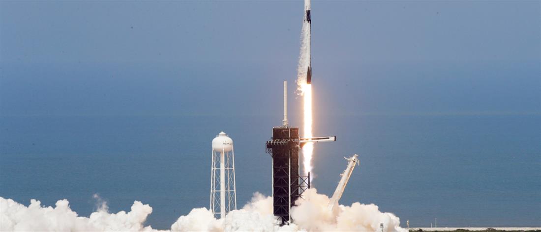 Ιστορική στιγμή: To SpaceX κατακτά το Διάστημα (βίντεο)
