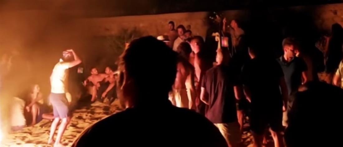Μύκονος: Ξεφάντωσαν σε πάρτι στην παραλία – Επενέβη η Αστυνομία (βίντεο)