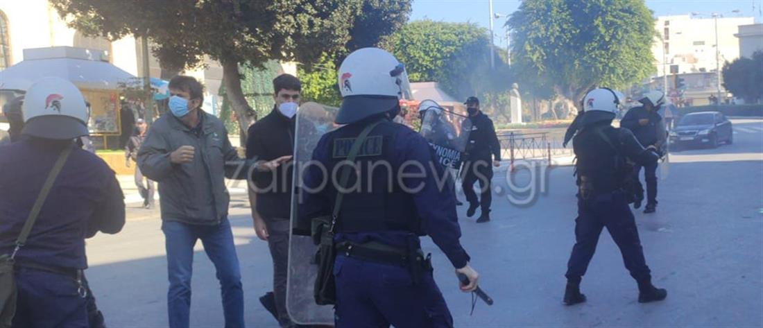Γρηγορόπουλος – Χανιά: Επεισόδια ανάμεσα σε διαδηλωτές και αστυνομικούς (εικόνες)