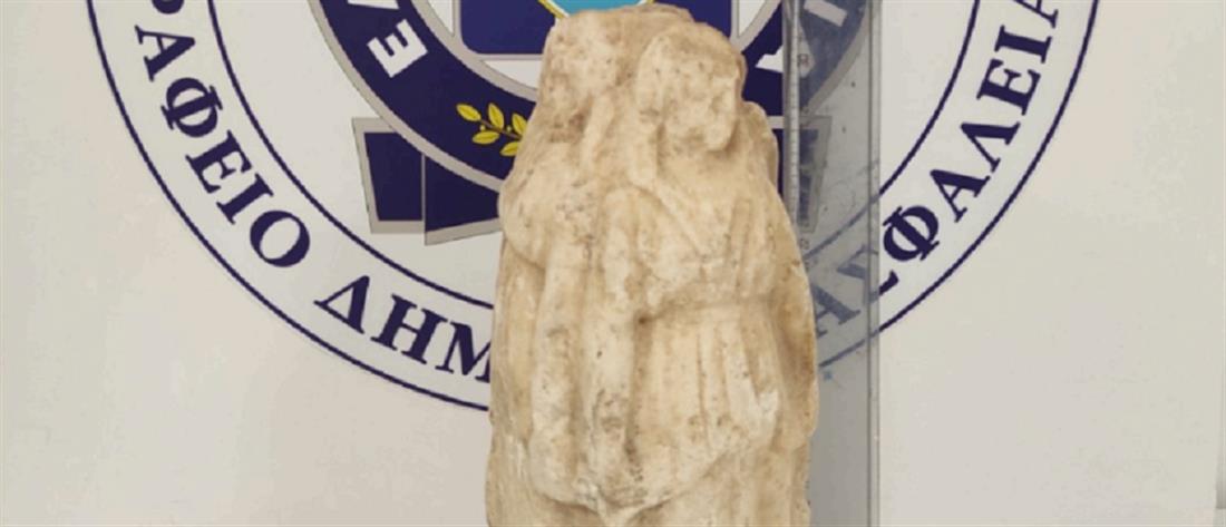 Θεσσαλονίκη: επιχείρησαν να πουλήσουν αρχαίο αγαλματίδιο (εικόνες)