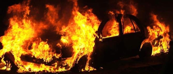 ΑΠΘ - Επεισόδια: Κουκουλοφόροι έκαψαν οχήματα (εικόνες)