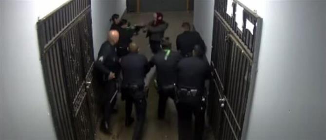 ΗΠΑ: Αστυνομικοί σκότωσαν άνδρα που τους απειλούσε με... πλαστικό πιρούνι (βίντεο)