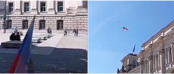 Γερμανία: Drone με ρωσική σημαία πέταξε πάνω από το Κοινοβούλιο (βίντεο)
