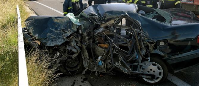 Πάτρα: Αυτοκίνητο “καρφώθηκε” σε μάντρα - Νεκρός ο οδηγός